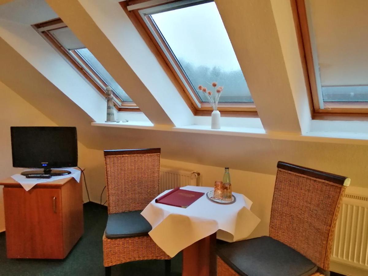 Hotel Faehrhaus Niederkleveez Bosdorf  Bagian luar foto