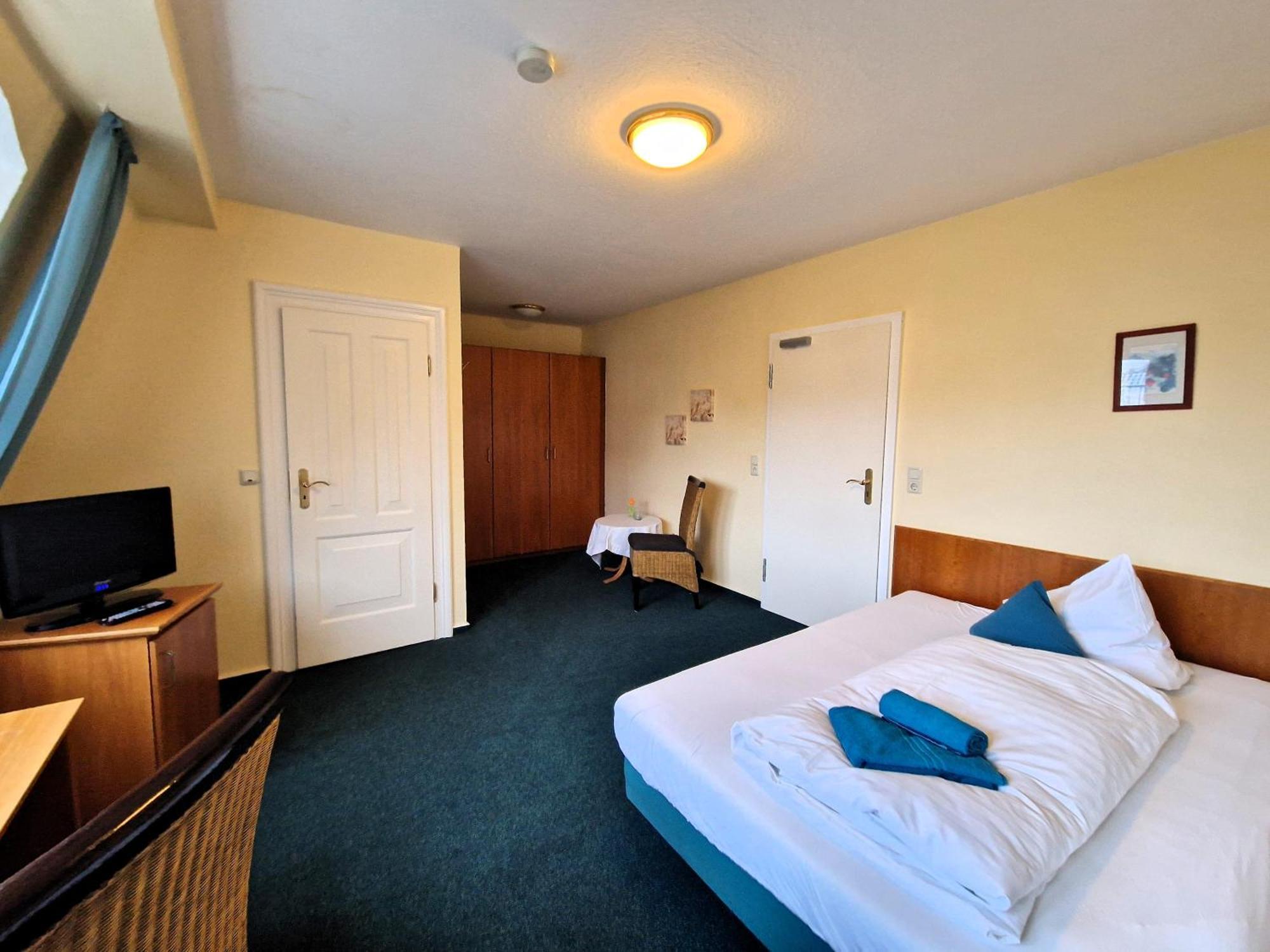 Hotel Faehrhaus Niederkleveez Bosdorf  Bagian luar foto