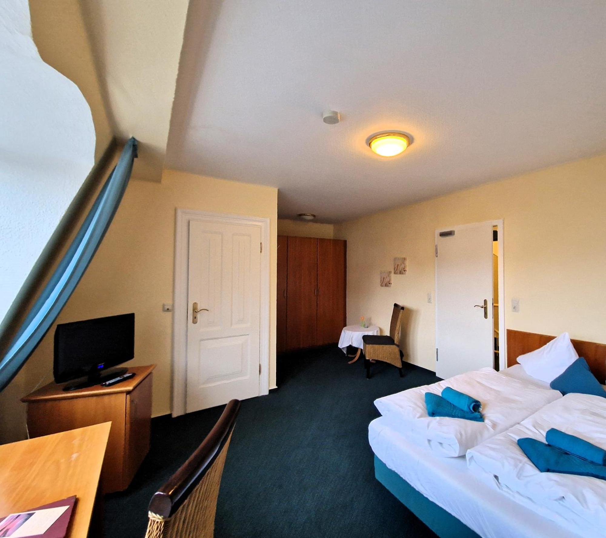 Hotel Faehrhaus Niederkleveez Bosdorf  Bagian luar foto