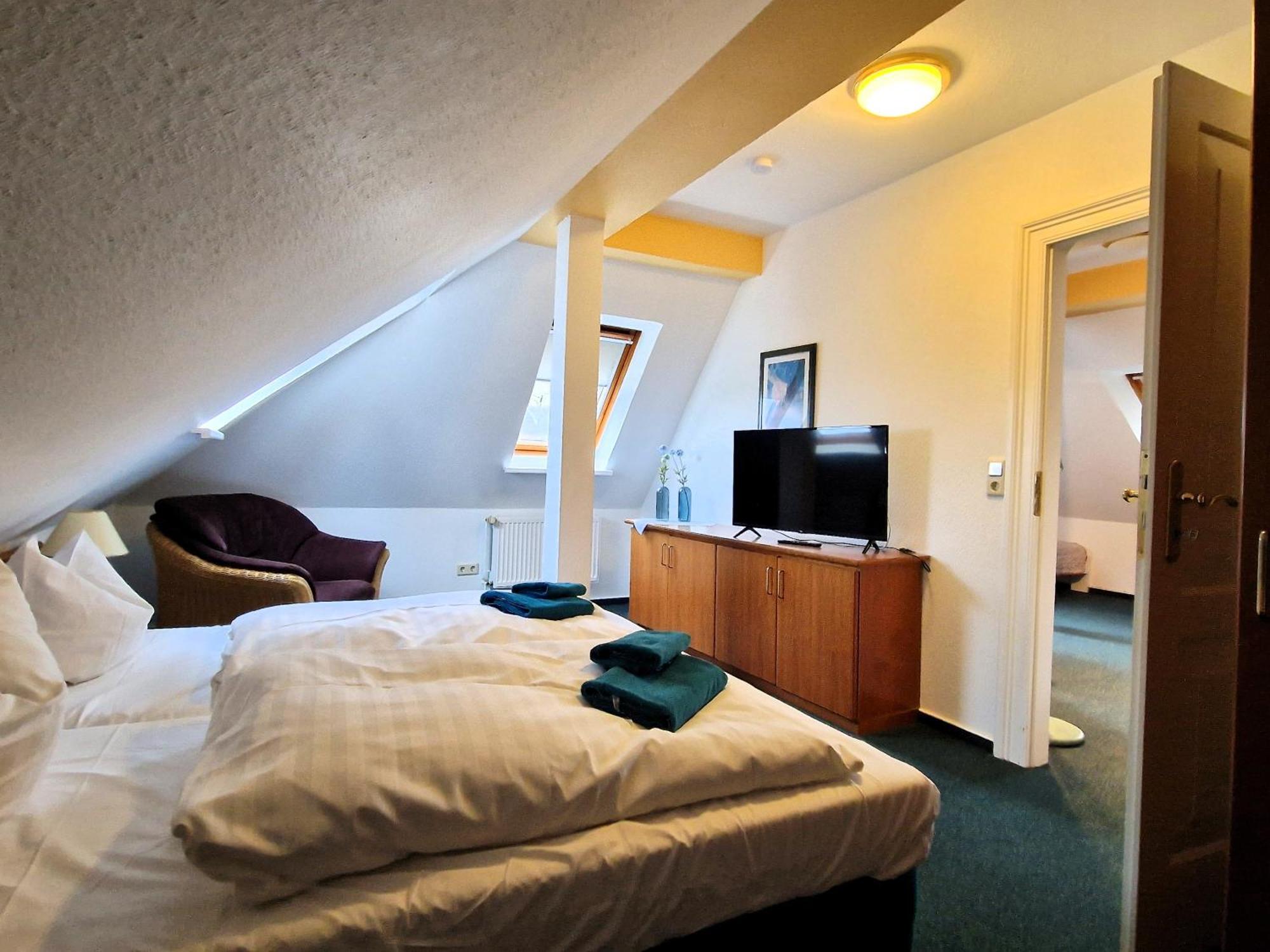 Hotel Faehrhaus Niederkleveez Bosdorf  Bagian luar foto