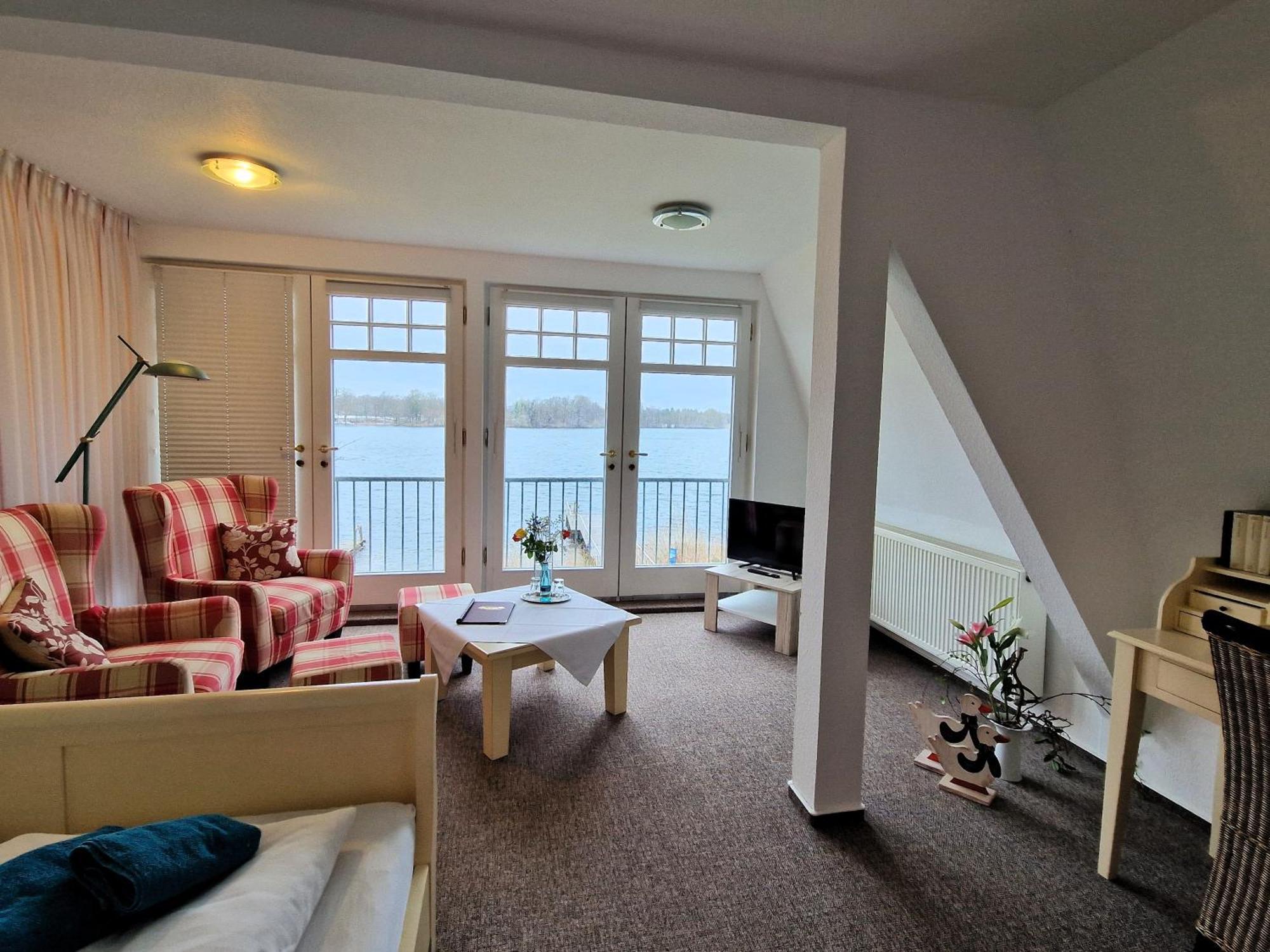 Hotel Faehrhaus Niederkleveez Bosdorf  Bagian luar foto