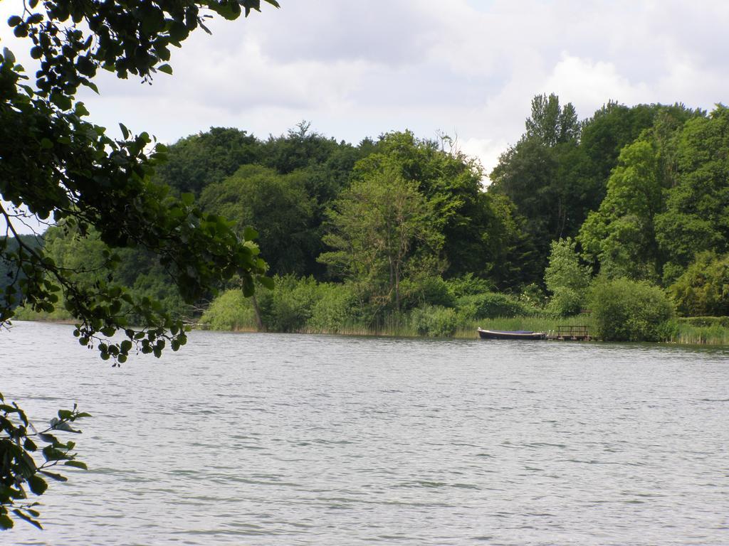 Hotel Fahrhaus Niederkleveez Bosdorf  Bagian luar foto