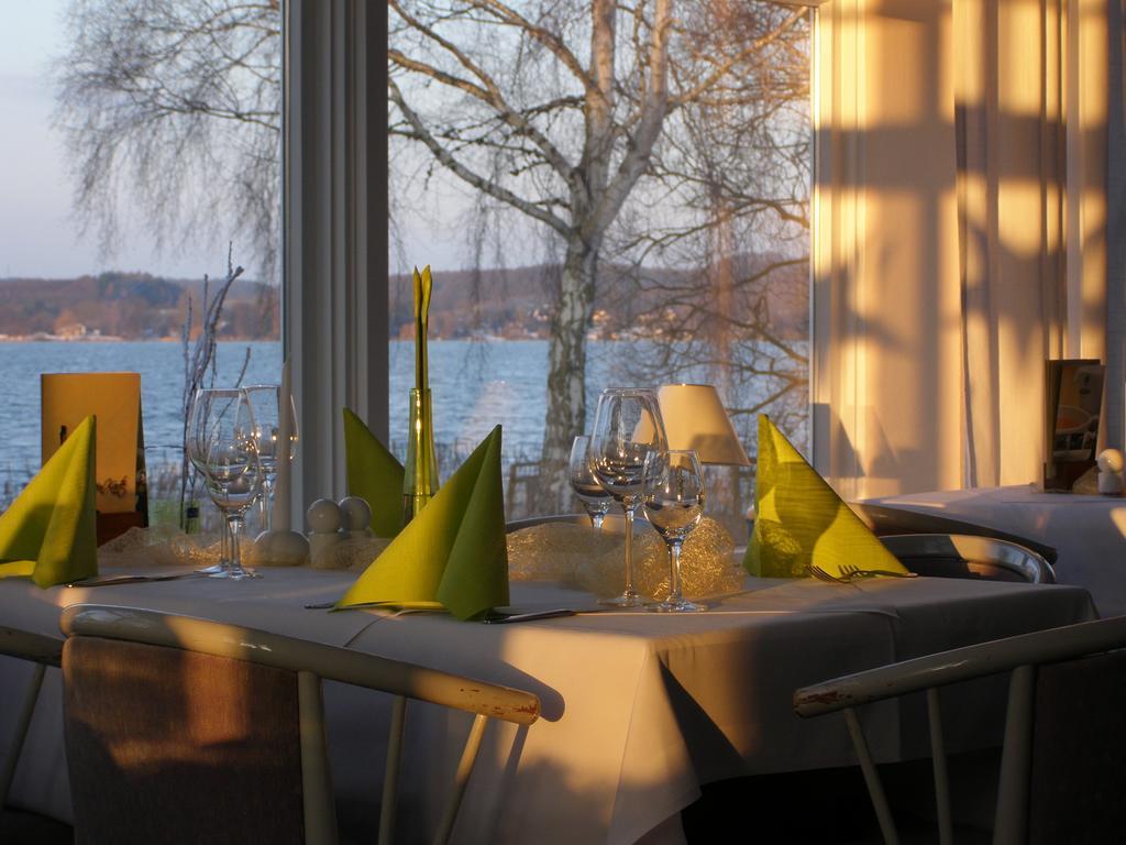 Hotel Faehrhaus Niederkleveez Bosdorf  Bagian luar foto