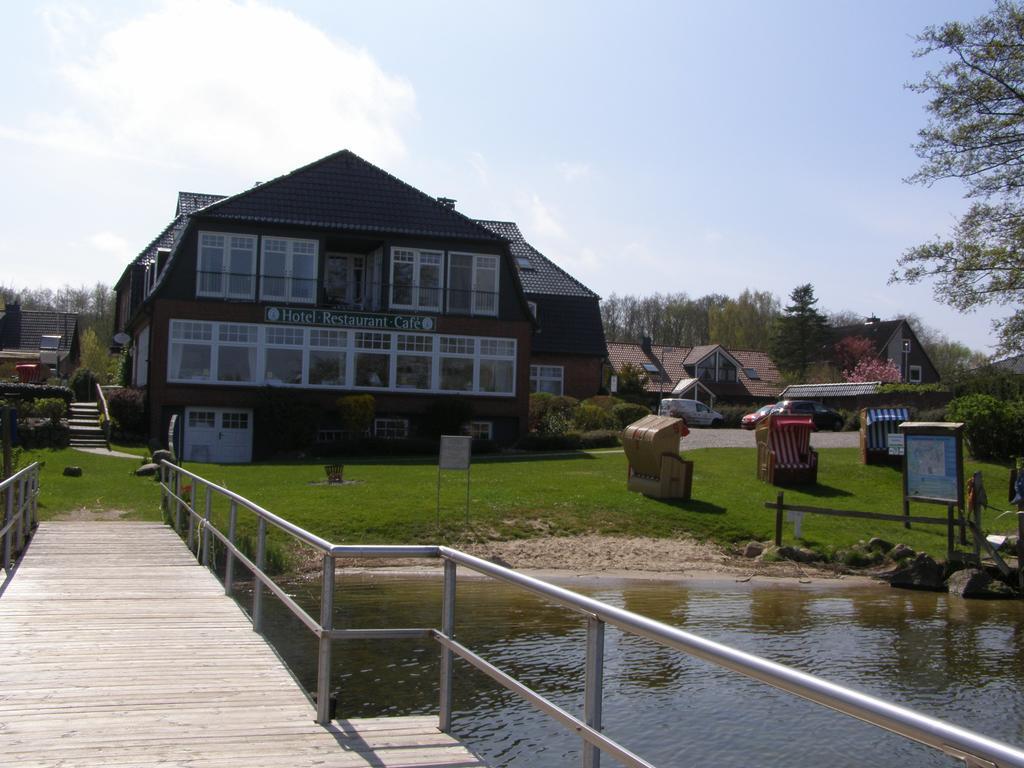 Hotel Fahrhaus Niederkleveez Bosdorf  Bagian luar foto