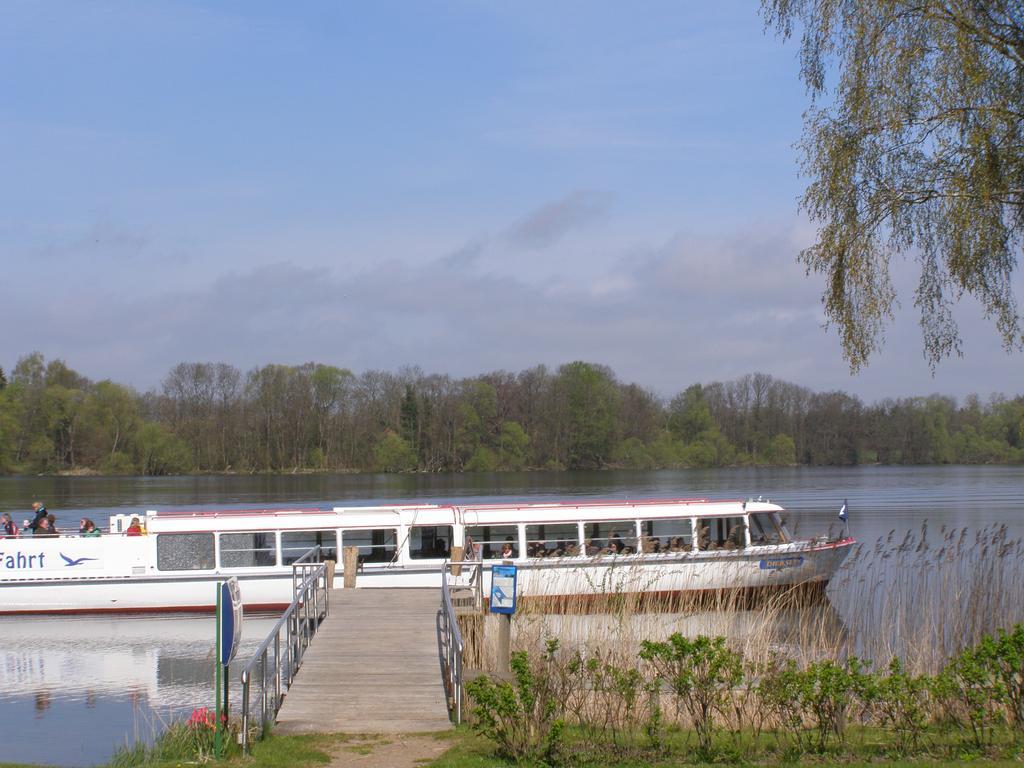 Hotel Fahrhaus Niederkleveez Bosdorf  Bagian luar foto