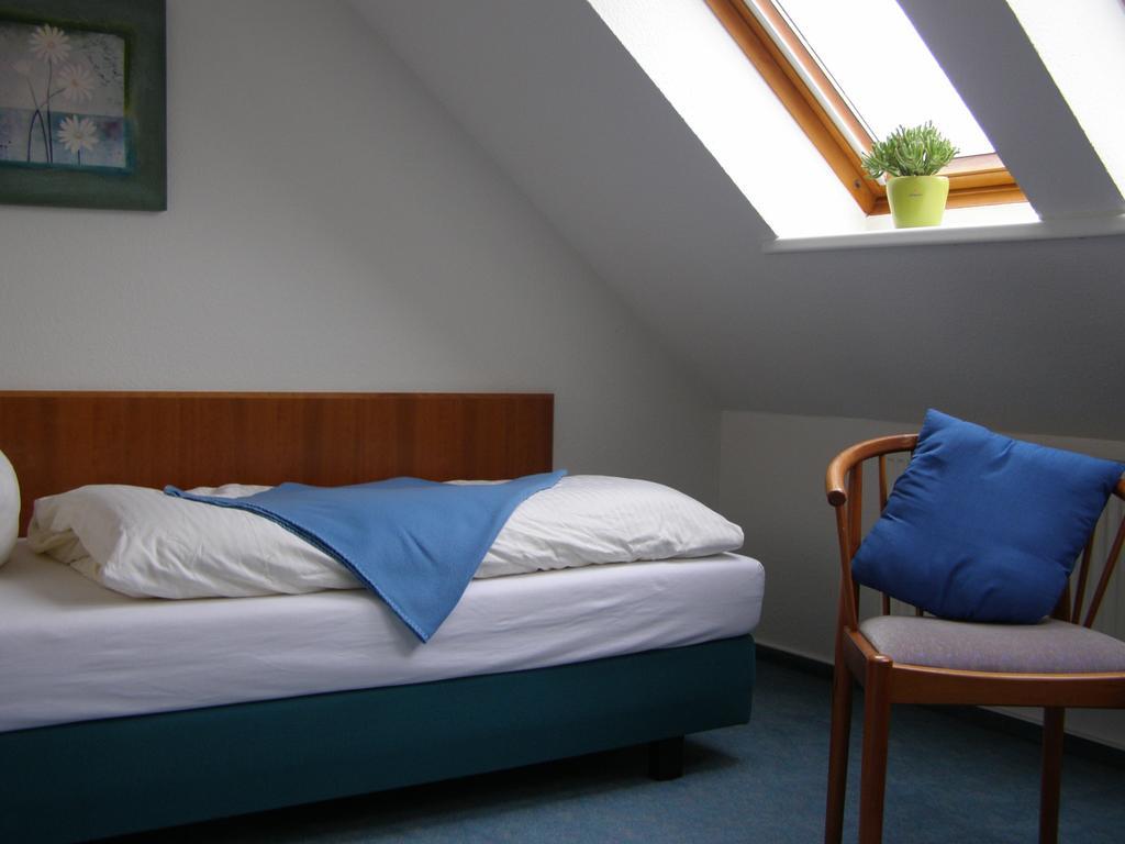 Hotel Faehrhaus Niederkleveez Bosdorf  Ruang foto