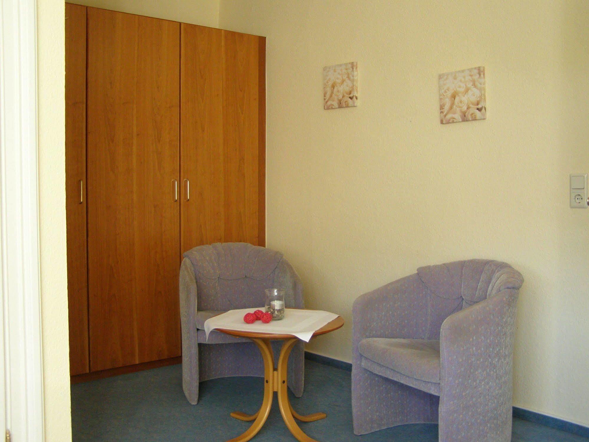 Hotel Faehrhaus Niederkleveez Bosdorf  Bagian luar foto