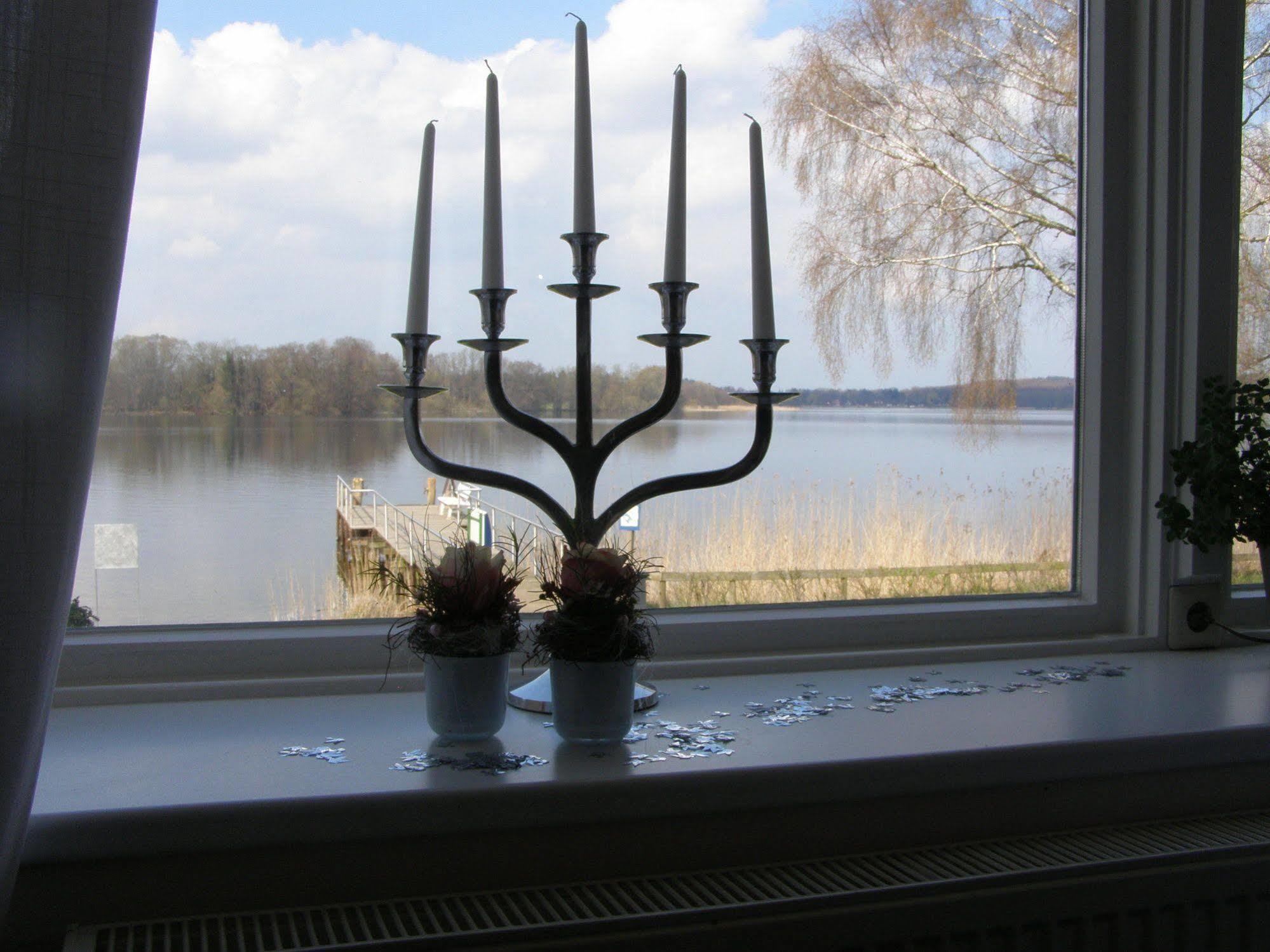 Hotel Faehrhaus Niederkleveez Bosdorf  Bagian luar foto